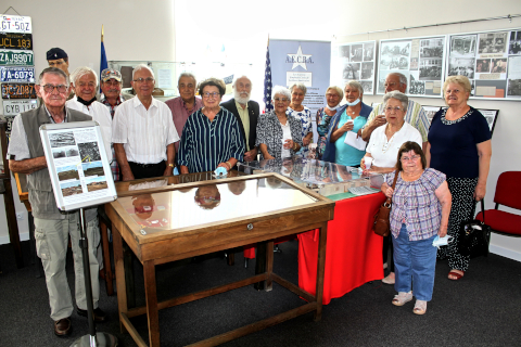 A last picture in front of the AECBA “Rool Up” which will stay in our room dedicated to US souvenirs