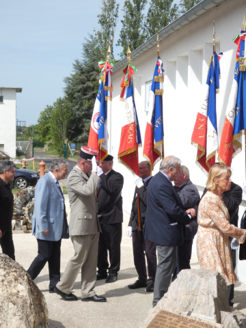 Les remerciements aux porte-drapeaux