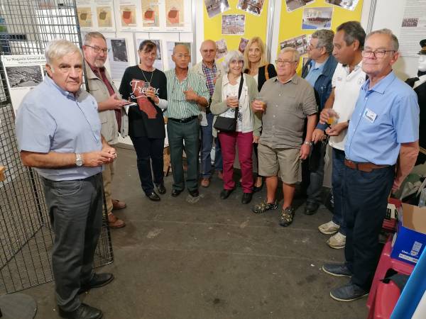 L’apéritif offert par Jean Pierre (avec invitations des stands voisins)