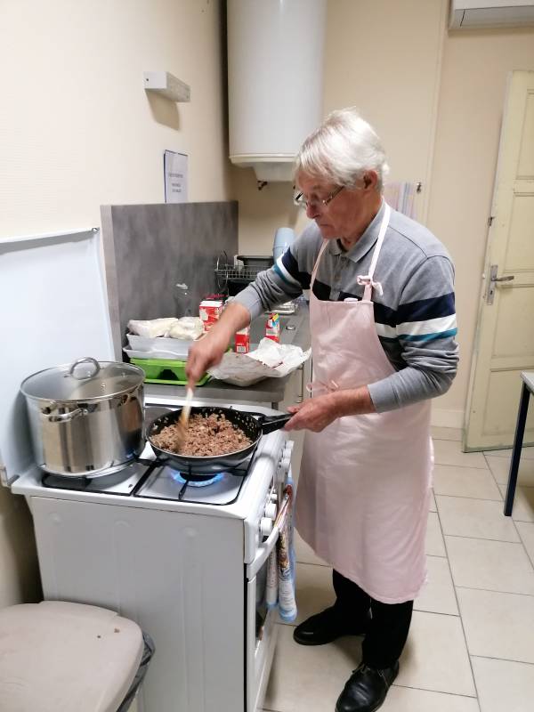 Le repas préparé par le popotier