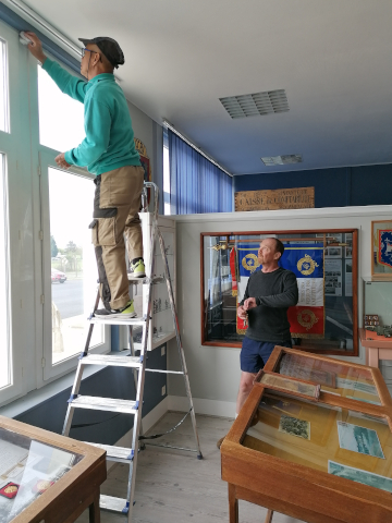 Antoine and Xavier in charge of the “90ème RI” room and the barracks room