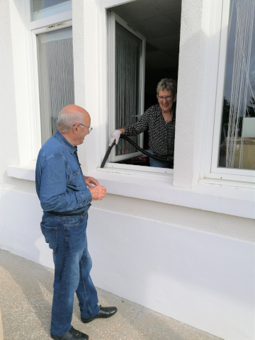 Irène and André teaming up for cleaning