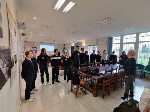 Sylvine fait chanter La Marseillaise aux Cadets