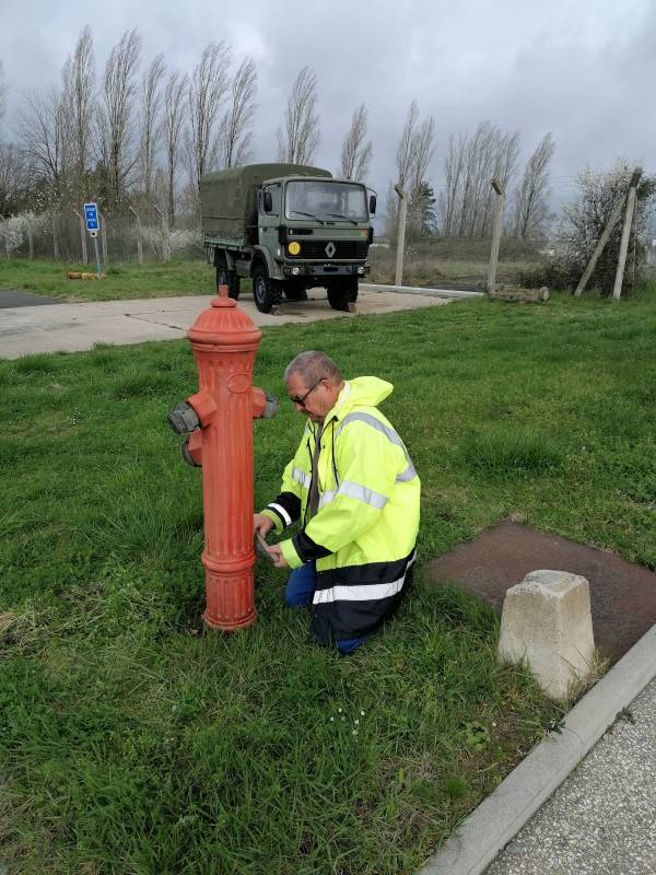 Jean-François assure le décapage avant peinture