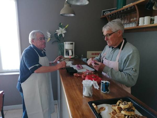 Martial et Jean-Pierre à la popote