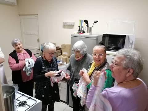 Martial at the dishes, cheerfull the wives helping