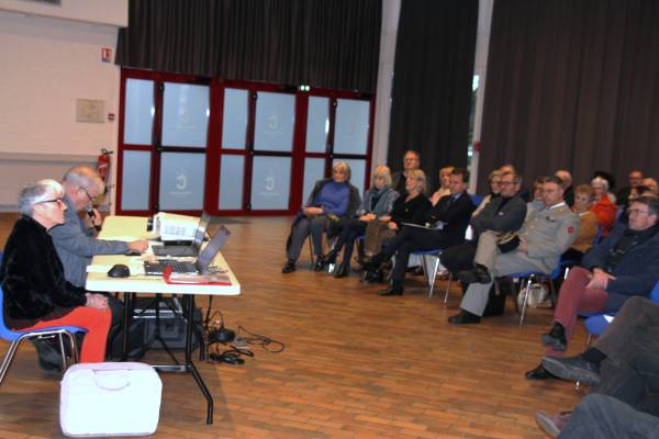 The prefect, elected representatives, the director of the ONaCVG, the DMD representative and some of the partners