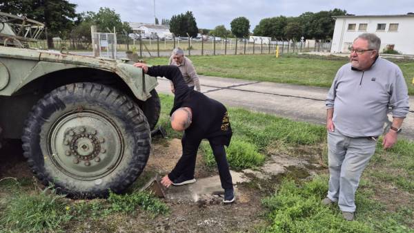 Des bénévoles pour assurer la sécurité à l’arrière du chargement