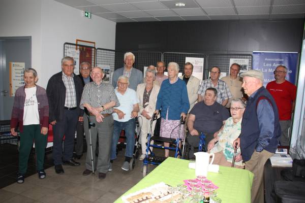 Les participants au vernissage