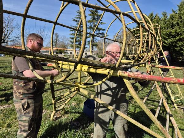 Start of dismantling by our volunteers