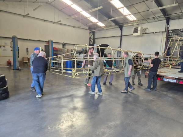 Unloading in the body shop